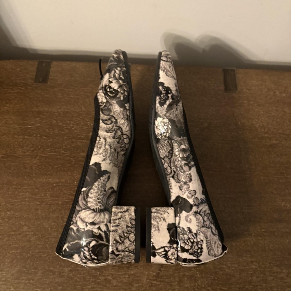 Floral Ballet Flats in Black & White - Women - Picture 6 of 9